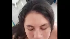Reproducir ¡Puta adolescente latina caliente recibe una corrida masiva en la cocina después de ser atrapada en el baño! Facial en cámara lenta con grandes tetas y culo grueso