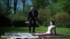 Reproducir Una Cardita Morena De Mosi La Hierba Verde
