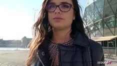 Reproduzir Mira, estudante de 19 anos de Sibiu, pagou Futai na bunda