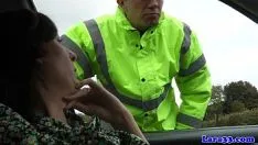 Reproduzir Um policial para uma mulher com um carro