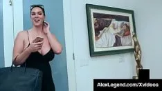 Oynat Göğüsleri Büyük Ve Güzel Kötü
