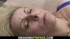 Oynat iki sarışın sahilde becerdin