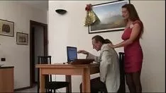 Odtwórz Seks pokaz z owłosioną panią w cipce