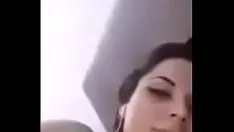 Reproducir Andreea se masturba repetidamente