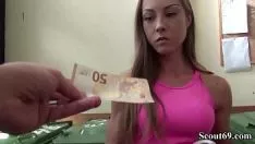 Reproducir Le di 50 euros para hacer frente a un número