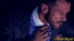 Jouer Le beau latin musclé Denis Vega Barebacks Nicolas Brooks au bureau
