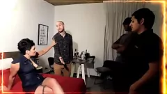 Reproduzir Orgia Interracial: Estrela Pornô Perla Lopez e Amigos