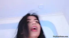تشغيل لعبة سمراء لاتينا الفردية المكثفة على كاميرا الويب