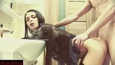 تشغيل بوسها الحساس يحتاج إلى الجنس