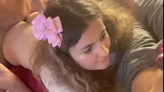 تشغيل زوجة شقراء مفلس الملاعين رجل آخر: ثلاثية هواة حقيقية
