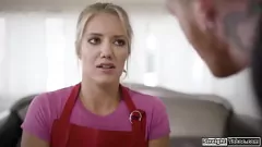 Redare Smork Tits Maid este dipat de doi hoți în sex de sex anal intens