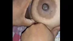 تشغيل ليلة مرغوبة حارة وعاطفية: كس مملوءة نائب الرئيس ودلو من ديك كريمي!