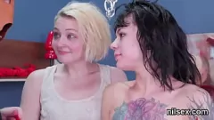 Jouer Crazy Girl reçoit un traitement anal et baise dans le Nuthouse